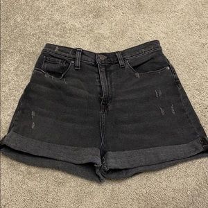 BDG High-Waisted Mom Short- Washed Black